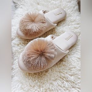 Poms Poms Slipper